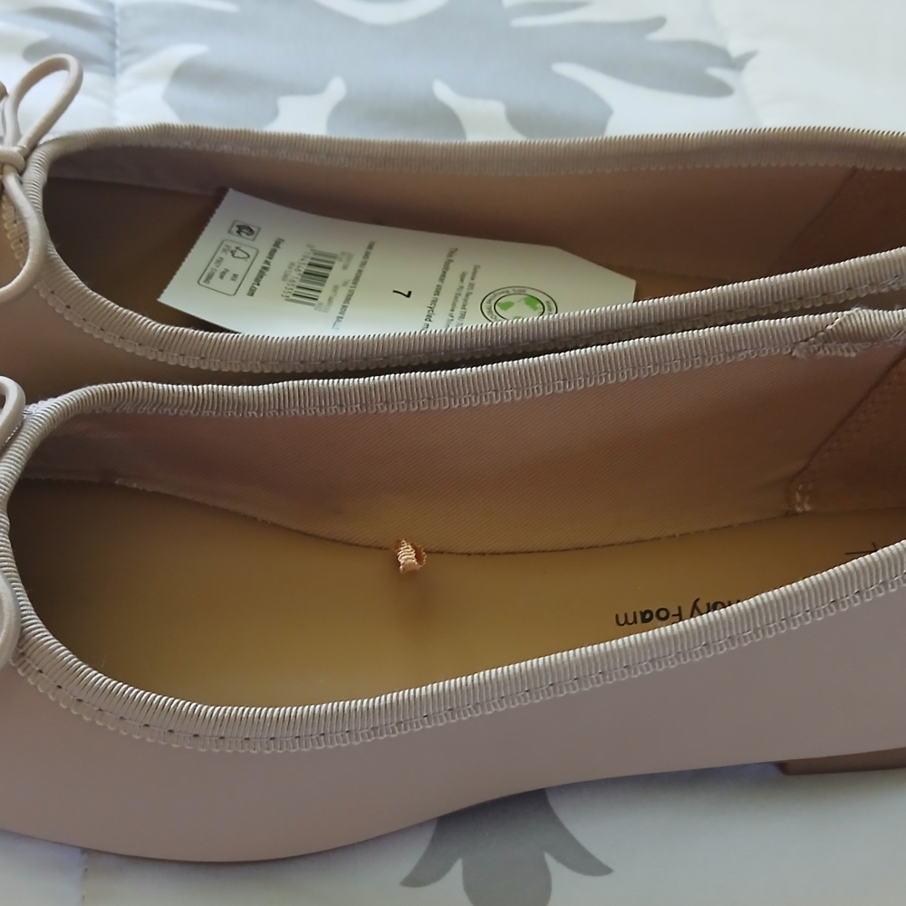 Time and Tru Tan Flats with Bow Detail - Picture 2 of 3